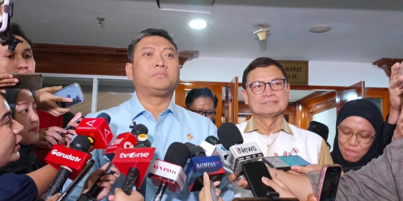 Kepala Badan Gizi Nasional (BGN) Sudaryono (kiri) dan Kepala BPOM Taruna Ikrar (kanan)