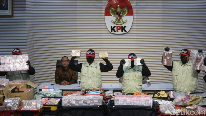 Pecahkan Rekor, KPK Sita Rp106,3 Miliar dalam OTT Kasus HGB Summarecon,